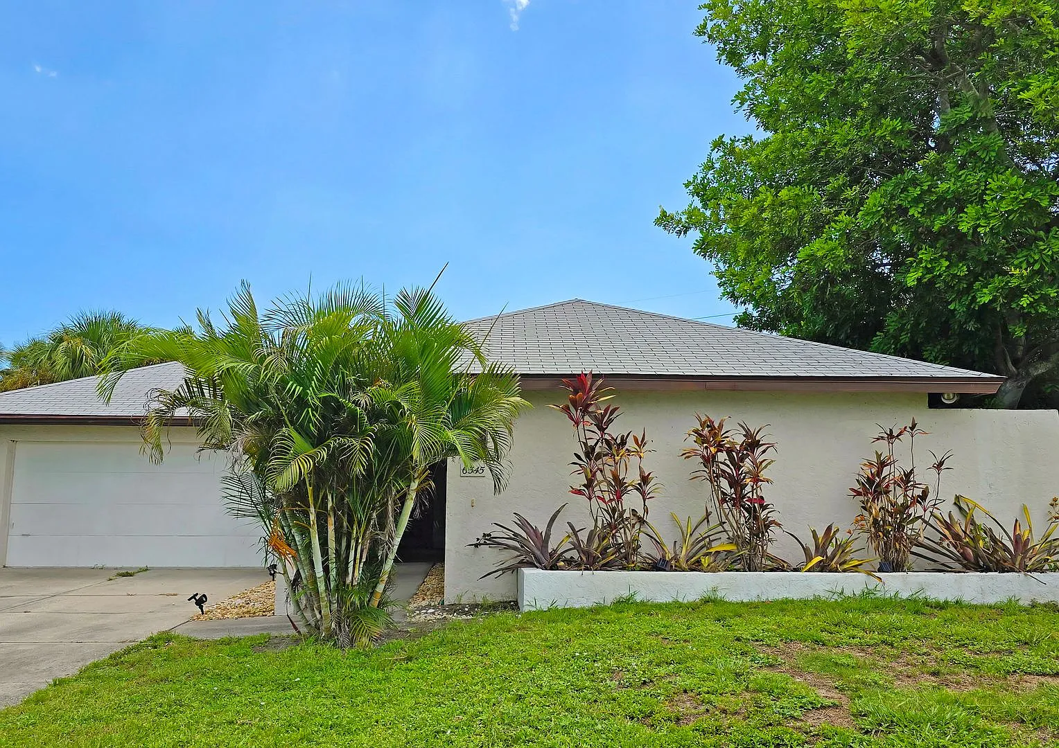 3/2 Pool Home Gulf Gate — Photo 3