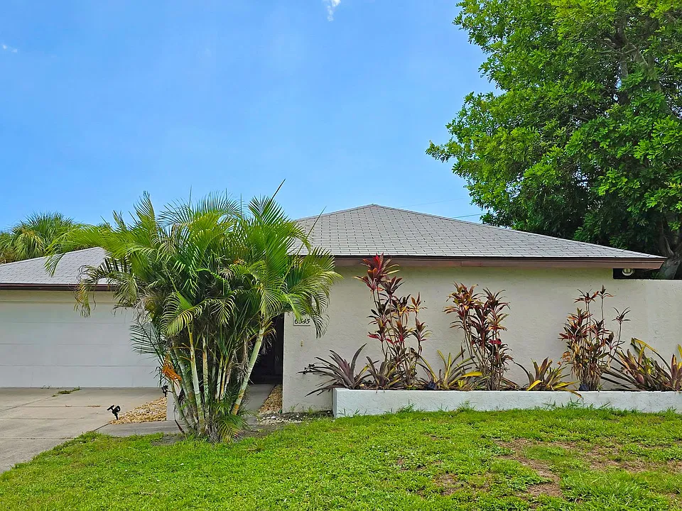 6545 Waterford Cir