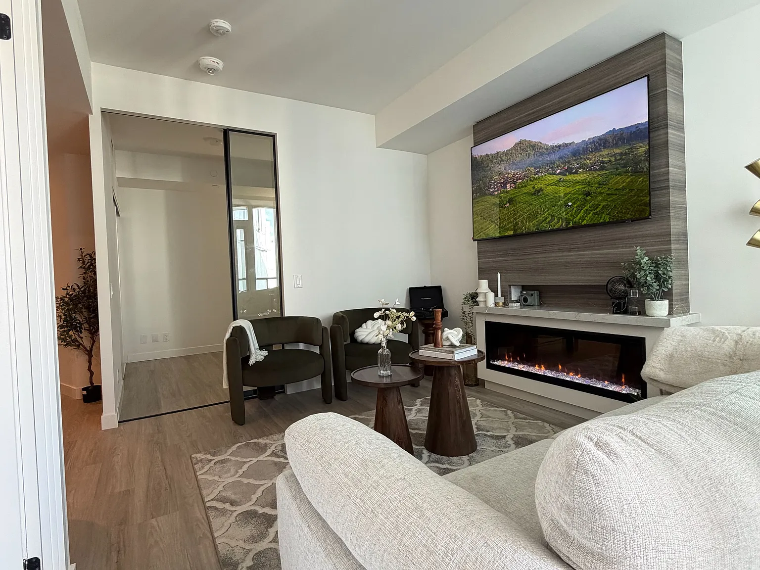 QA Condos — Photo 4