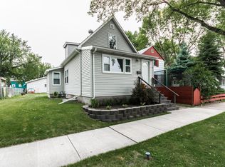 929 N 4th St, Grand Forks, ND 58203