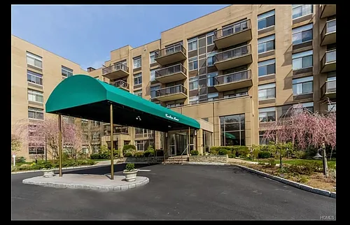 35 N Chatsworth Ave #1M Photo 1 35 N Chatsworth Ave #1M Photo 1