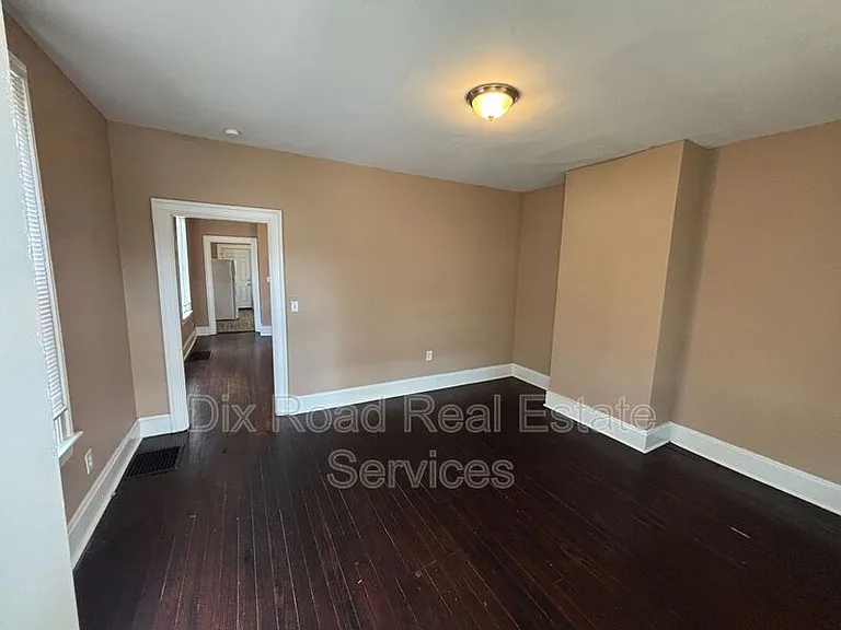 332 Hudson Ave — Photo 8