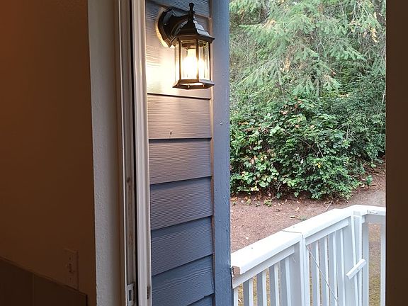 4th image of 1307 NW Slate Ln Unit 102