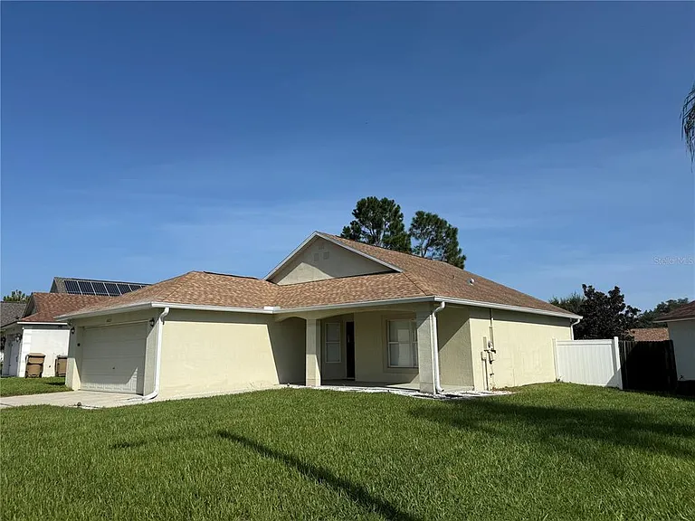 16212 Coopers Hawk Ave — Photo 2