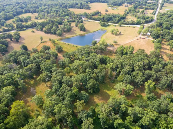 2253/AC N Highway Bay, Centralia, MO 65240