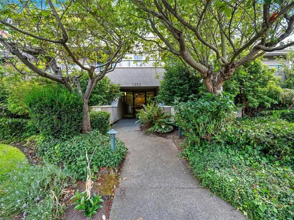 1223 Johnson St #102, Victoria, BC V8V 3N9
