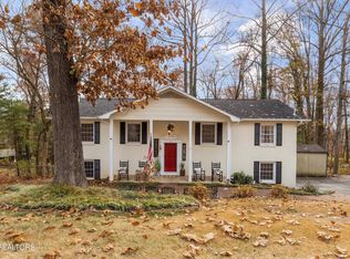 1037 W Outer Dr, Oak Ridge, TN 37830