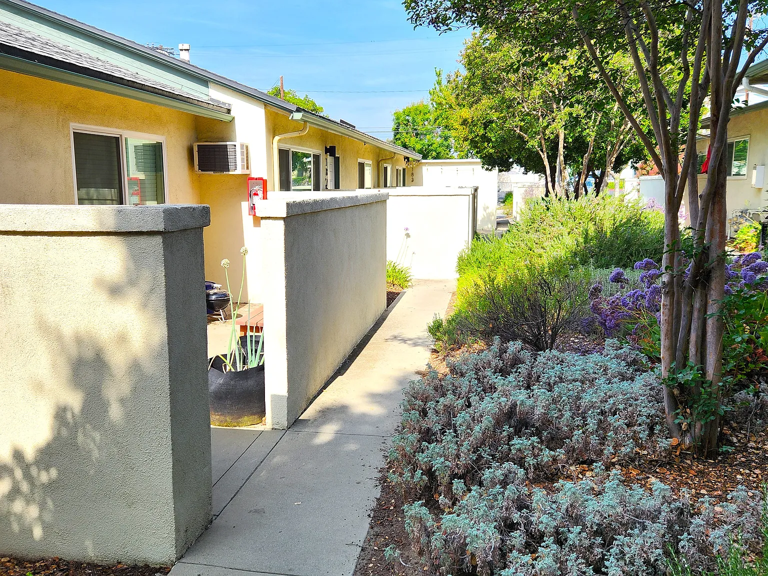 2 bed, 750 sqft, $2,275 — Photo 2