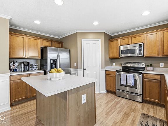3rd image of 7825 Andaman Dr