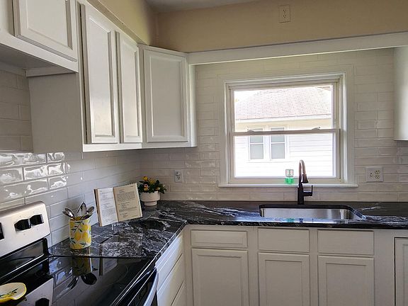 4th image of 207 E Meadow Heights Ave