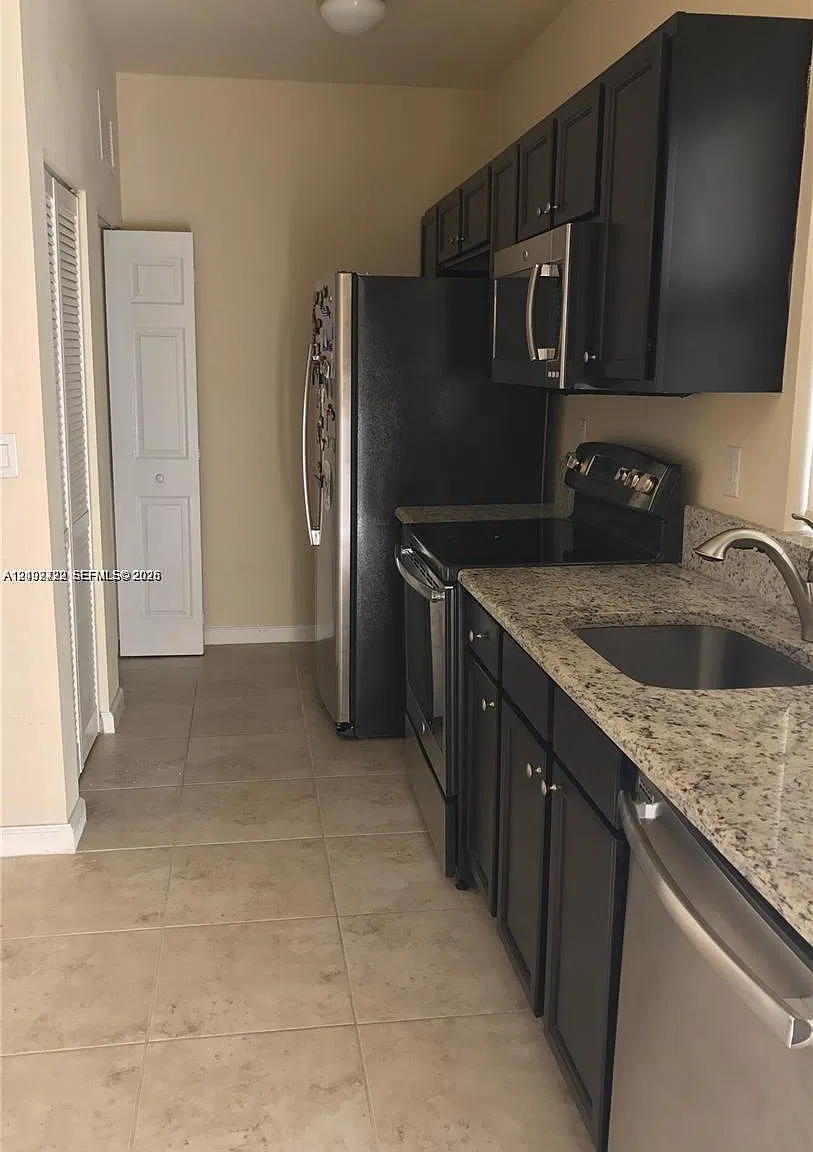 Kendall Commons Townhomes — Photo 3