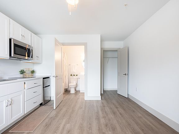 3rd image of 622 E Wythe St #101