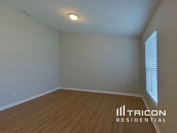 3rd image of 1240 Fleetwood Dr NW