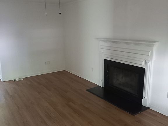 4th image of 718 Sleepy Creek Dr