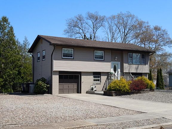 2nd image of 581 Deer Ln