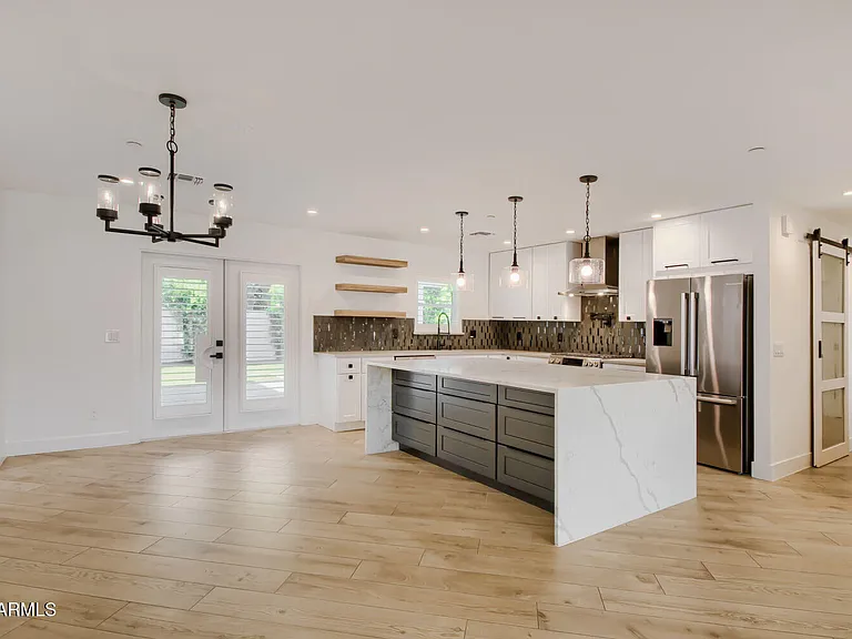 8318 E Sells Dr — Photo 10