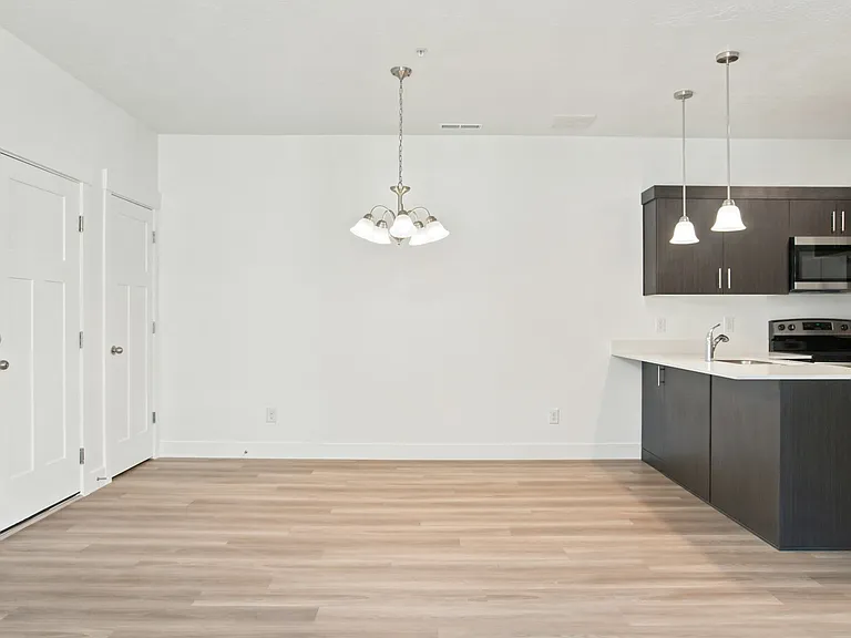 4661 S Poplar Way #R202 — Photo 2