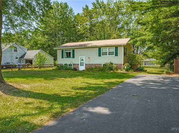2526 Merritt Ave, Newfane, NY 14108