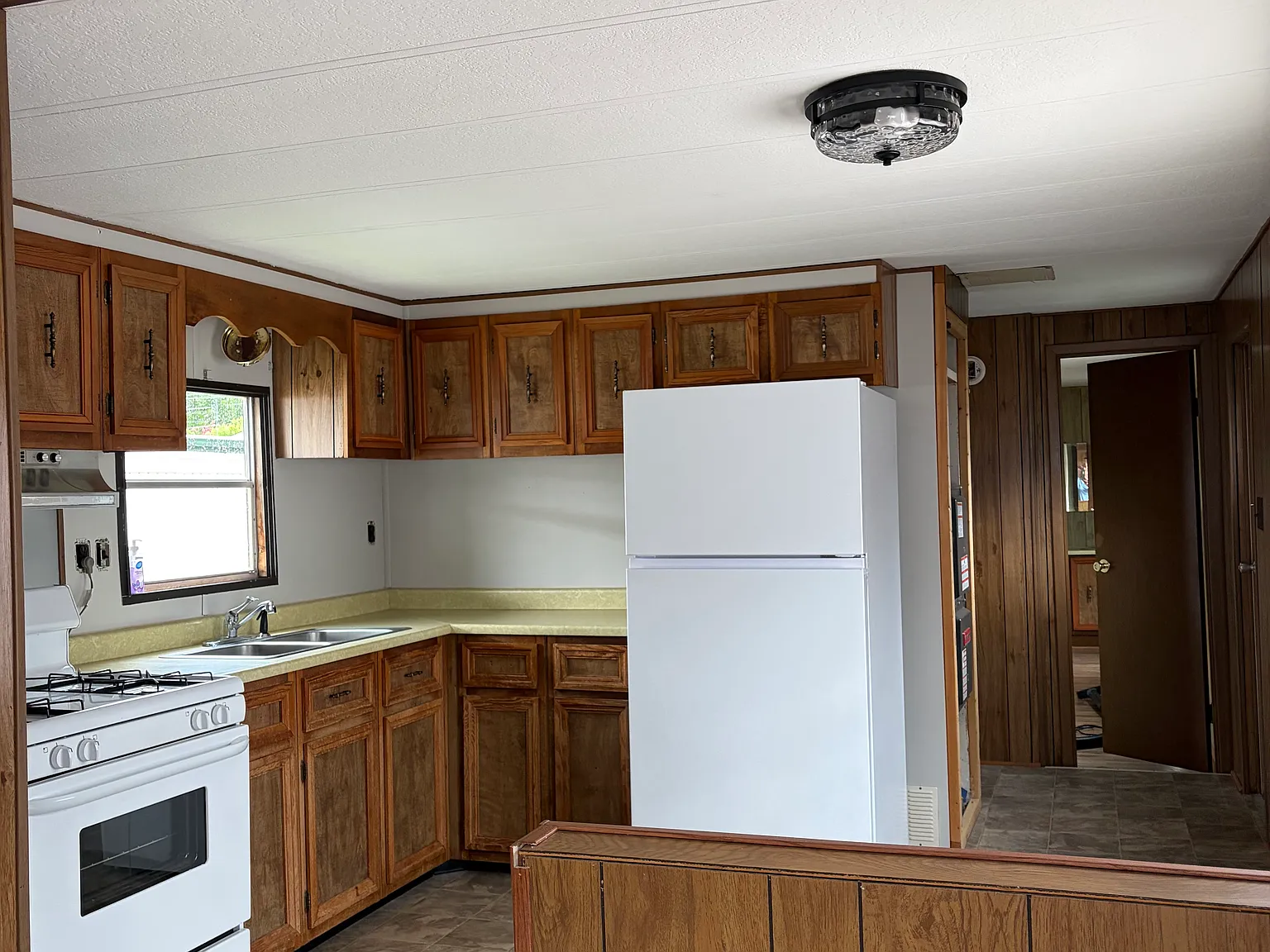 2 bed, 1.5 bath, 910 sqft, $800 — Photo 2