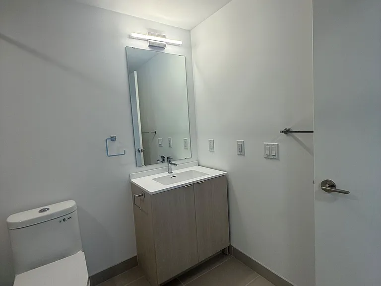 100 Queen St E #2107 — Photo 15