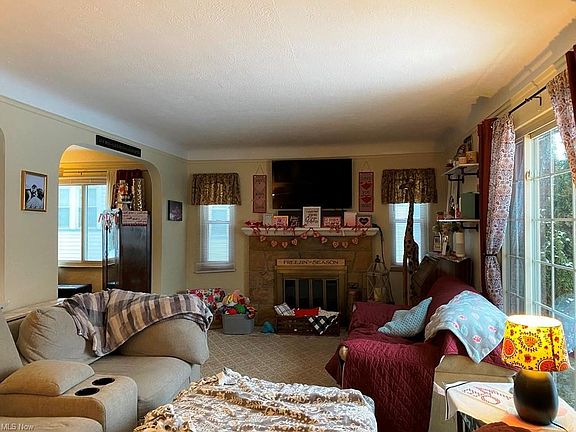5th image of 2236 Carabel Ave