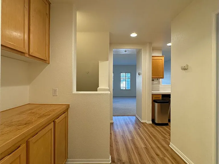 616 E Walnut St — Photo 25