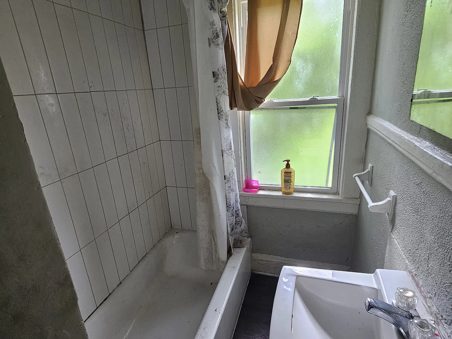 2 bed, 600 sqft, $750 — Photo 2