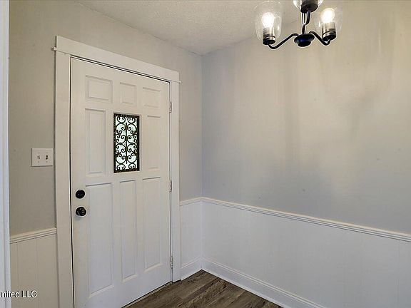 4th image of 249 Bay Park Dr