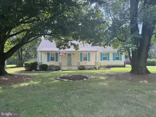 17 Parrish Ln, Kents Store, VA 23084