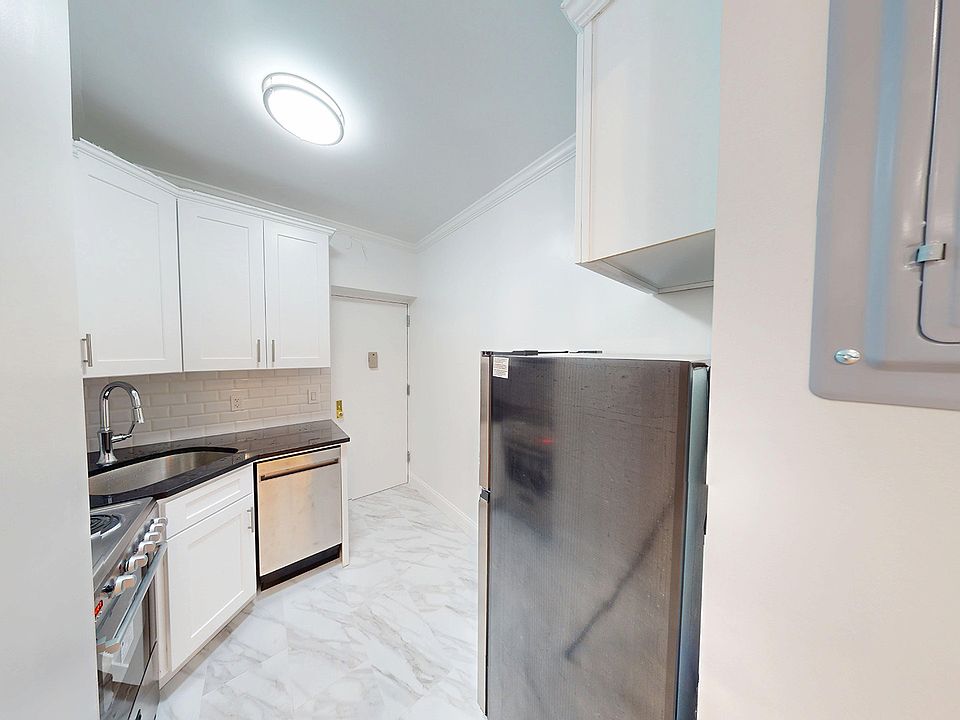 1st image of 301 E 85th St #15A