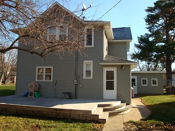3rd image of 29 Oak St N