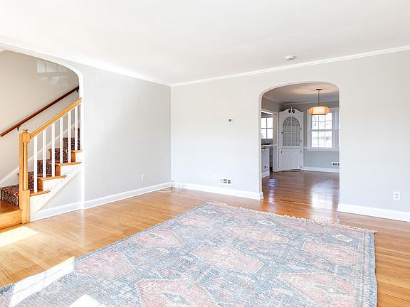 5th image of 130 Dumbarton Rd