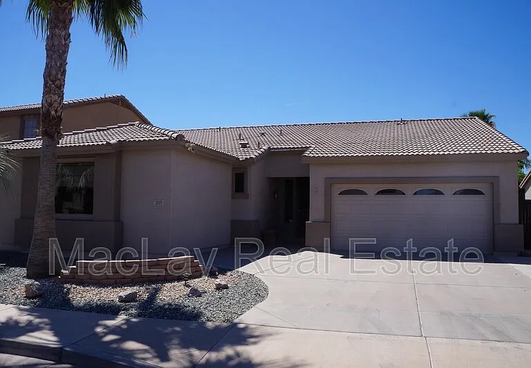 203 W Cedar Dr — Photo 1