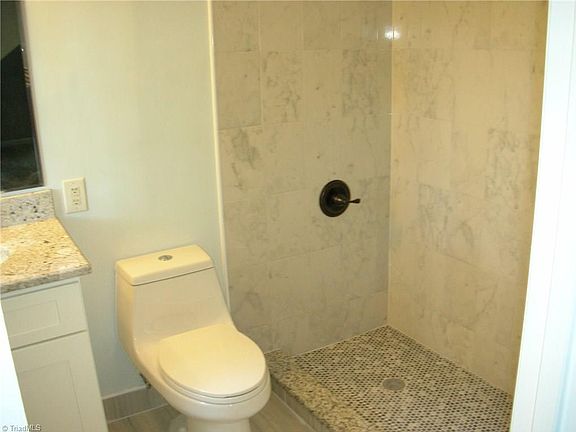 4th image of 3807 Kirby Dr