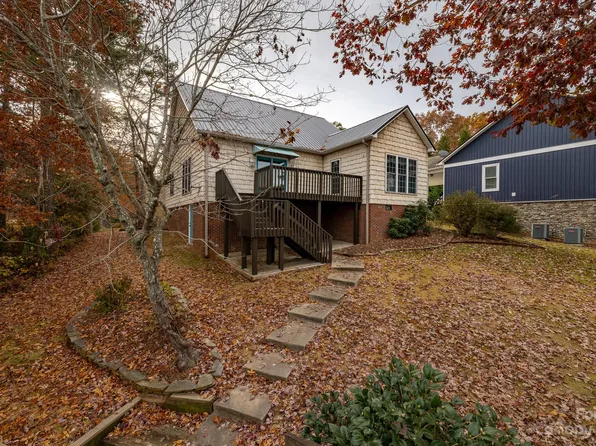 150 N Shoreline Dr, New London, NC 28127