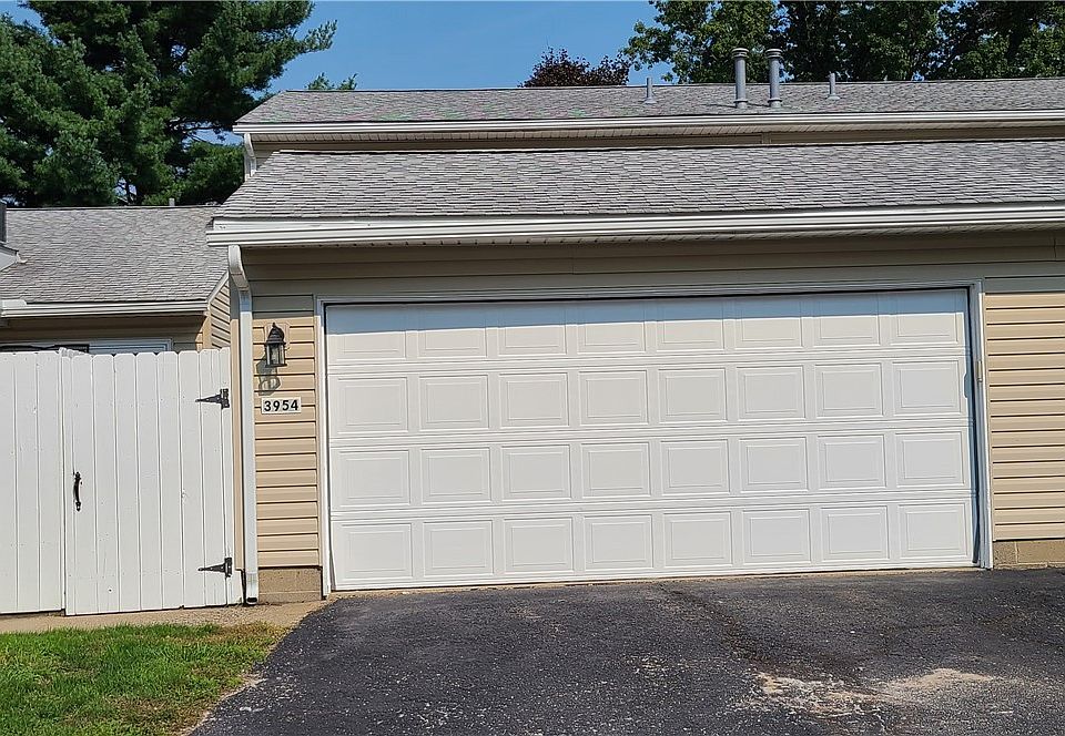 3954 Townhouse Ln, Uniontown, OH 44685 | Zillow