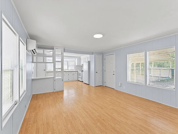 5th image of 108 Whitewing Dr