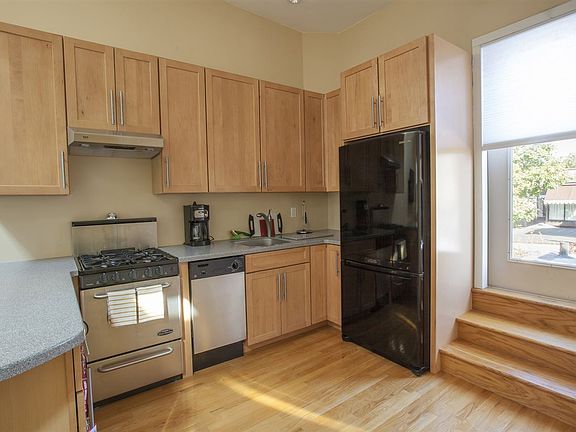 3rd image of 114 Waverly St