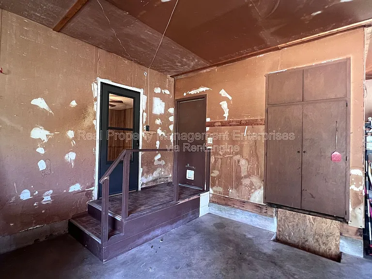 204 Wolf Ln — Photo 28
