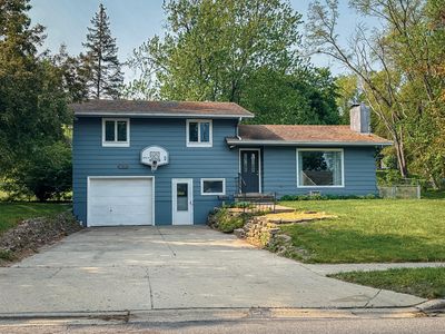 230 E Division St NE, Rockford, MI, 49341