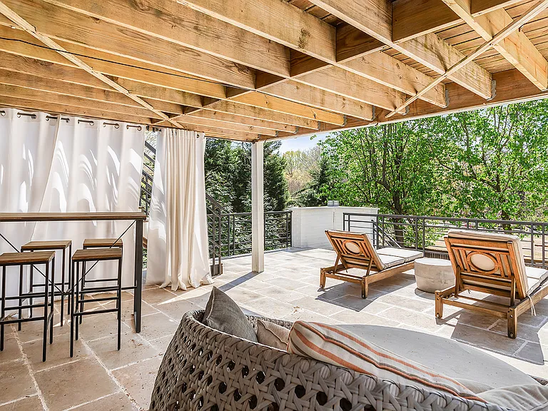 Oversized back deck for lounging and dining