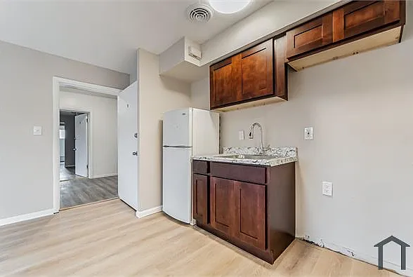 14918 Milverton Rd #3 — Photo 15