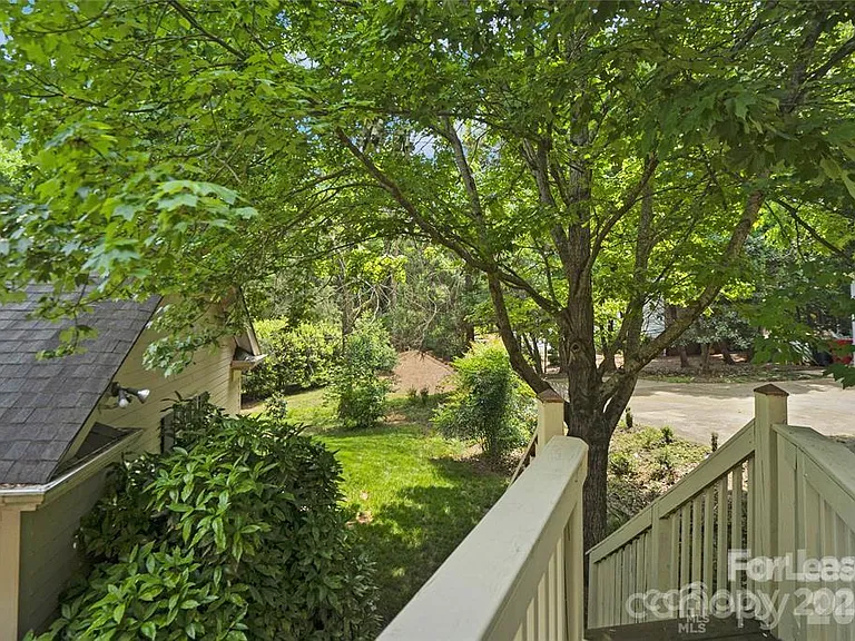 112 McConnell Dr — Photo 11