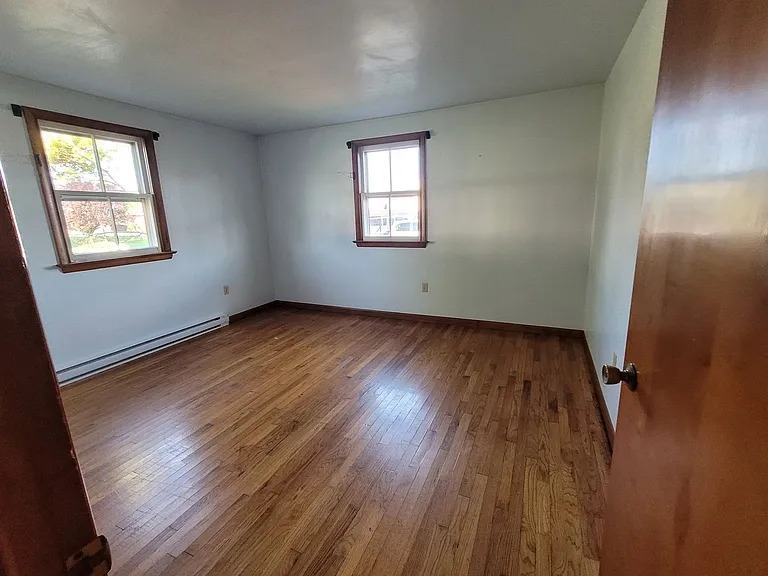 331 Newport Rd — Photo 18