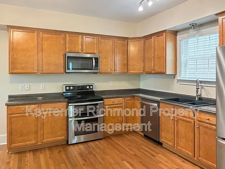 615 S Laurel St — Photo 8