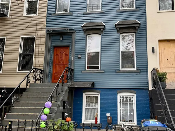 244 Woodbine Street image 1 of 9