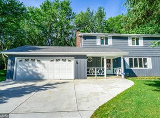 2957 Granada Ln N, Oakdale, MN 55128