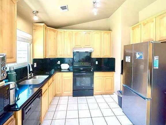 5th image of 39 Stanislaus Cir