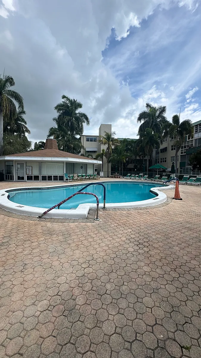 Building Photo - 1333 E Hallandale Beach Blvd #224