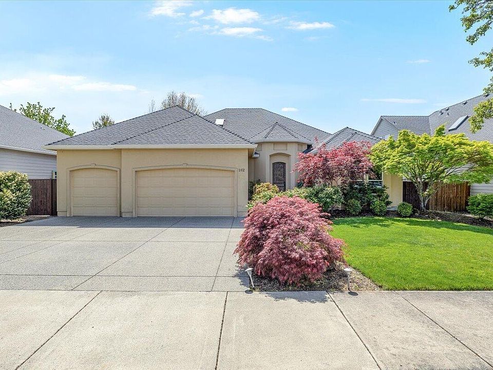 1st image of 162 Bellerive Dr